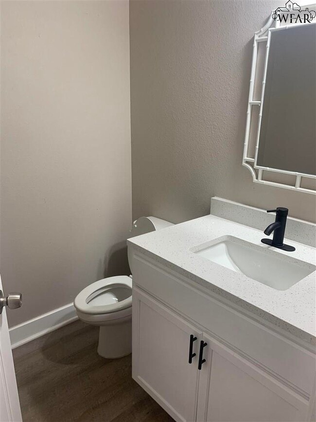 Building Photo - 438 W College St