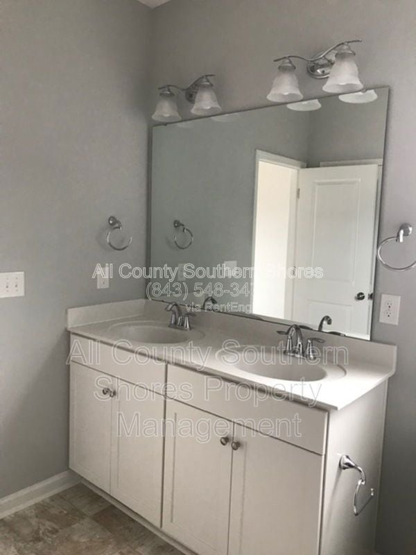 Building Photo - 877 Devon Estate Ave