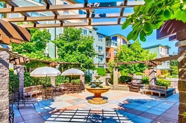 Building Photo - Penthouse condo in the ideal location in t...