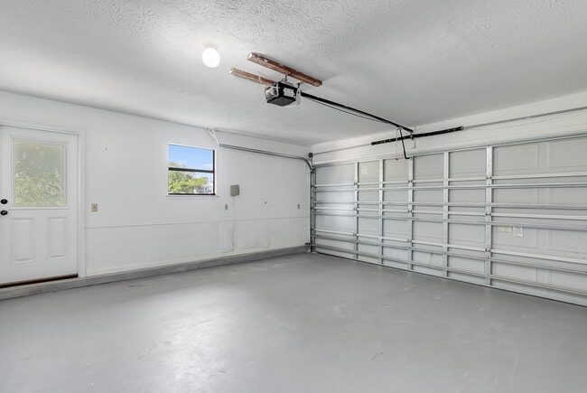 Building Photo - 1307 Calabria Rd