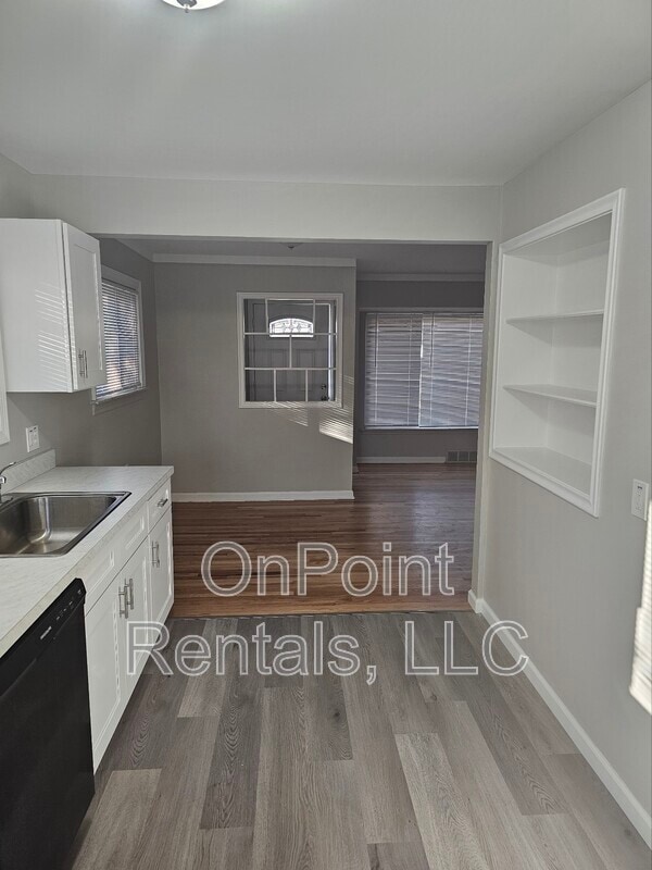 Building Photo - 26539 Clarita St