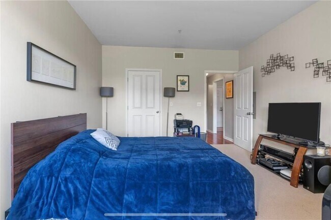 Building Photo - 903 Providence Pl