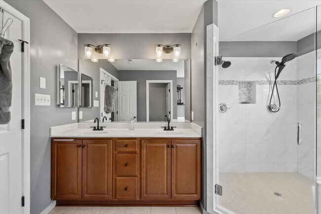Building Photo - Gorgeous 5 Bed 3.5 Bathroom in Stafford, VA