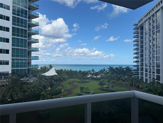 Building Photo - 10275 Collins Ave