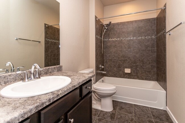 Building Photo - Beautiful Home with Stunning Views!