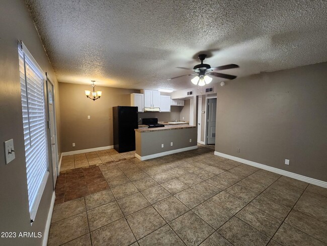 Building Photo - 2735 W Tuckey Ln