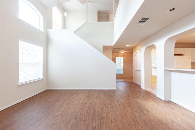 Building Photo - 494 Sampson