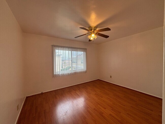 Building Photo - Chevy Chase, 719-729