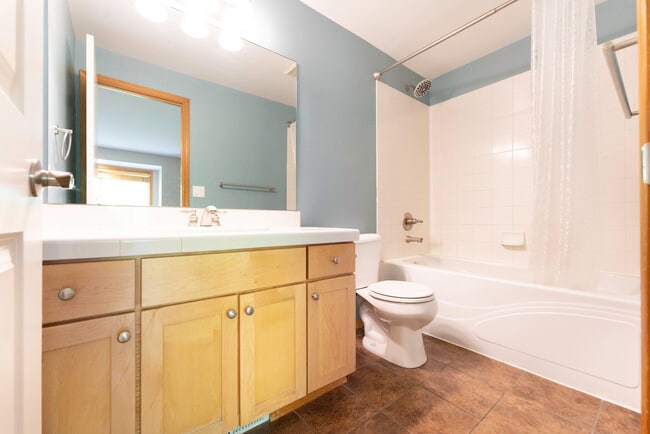 Building Photo - 1625 S Weller St