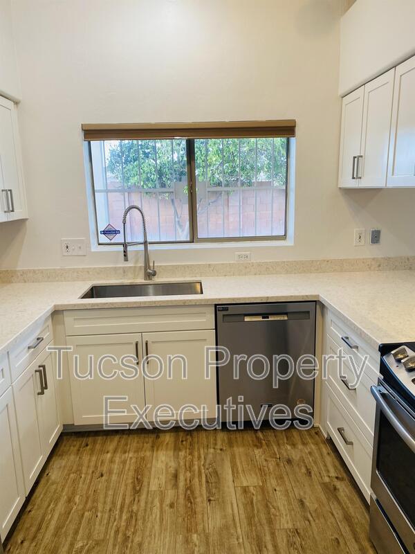 Building Photo - 9599 N Crestone Dr