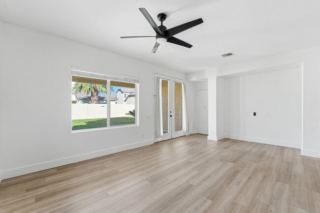 Building Photo - Beautiful 3-bedroom, 2-bathroom residence in the lively city of Mesa, Arizona!