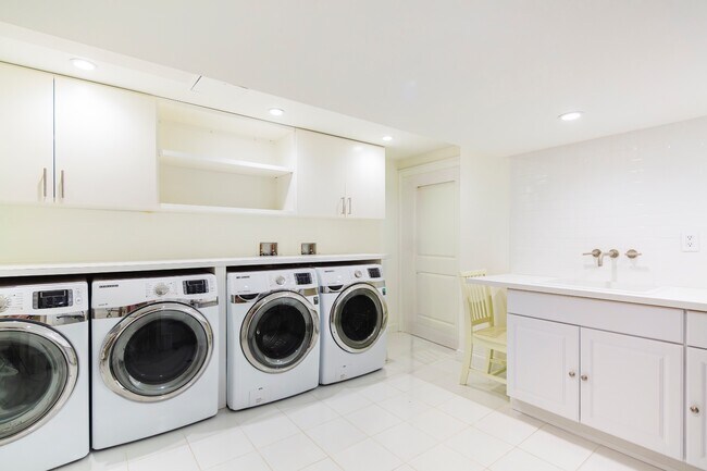 Building Photo - 59 First Neck Lane