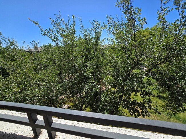 Building Photo - 5345 E Van Buren St