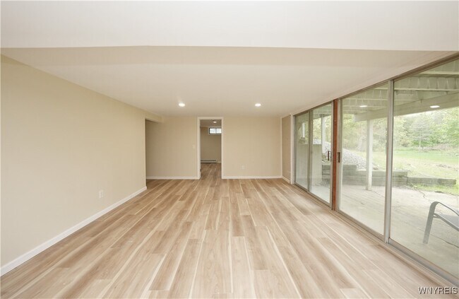 Building Photo - 100 Bridle Ln