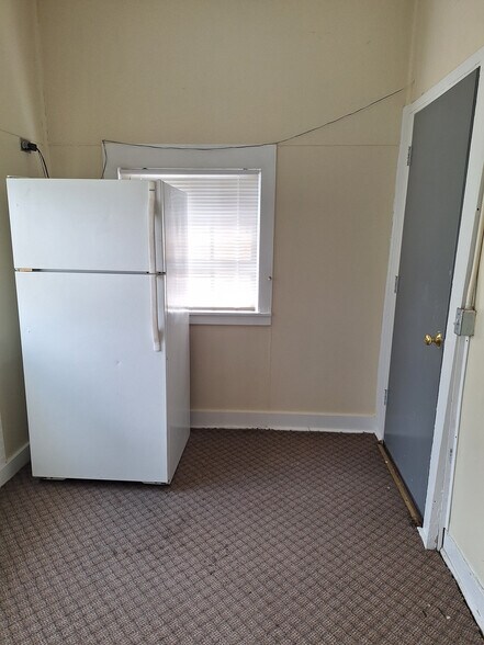 Laundry Room w/ Second Fridge - 1220 Louisiana St