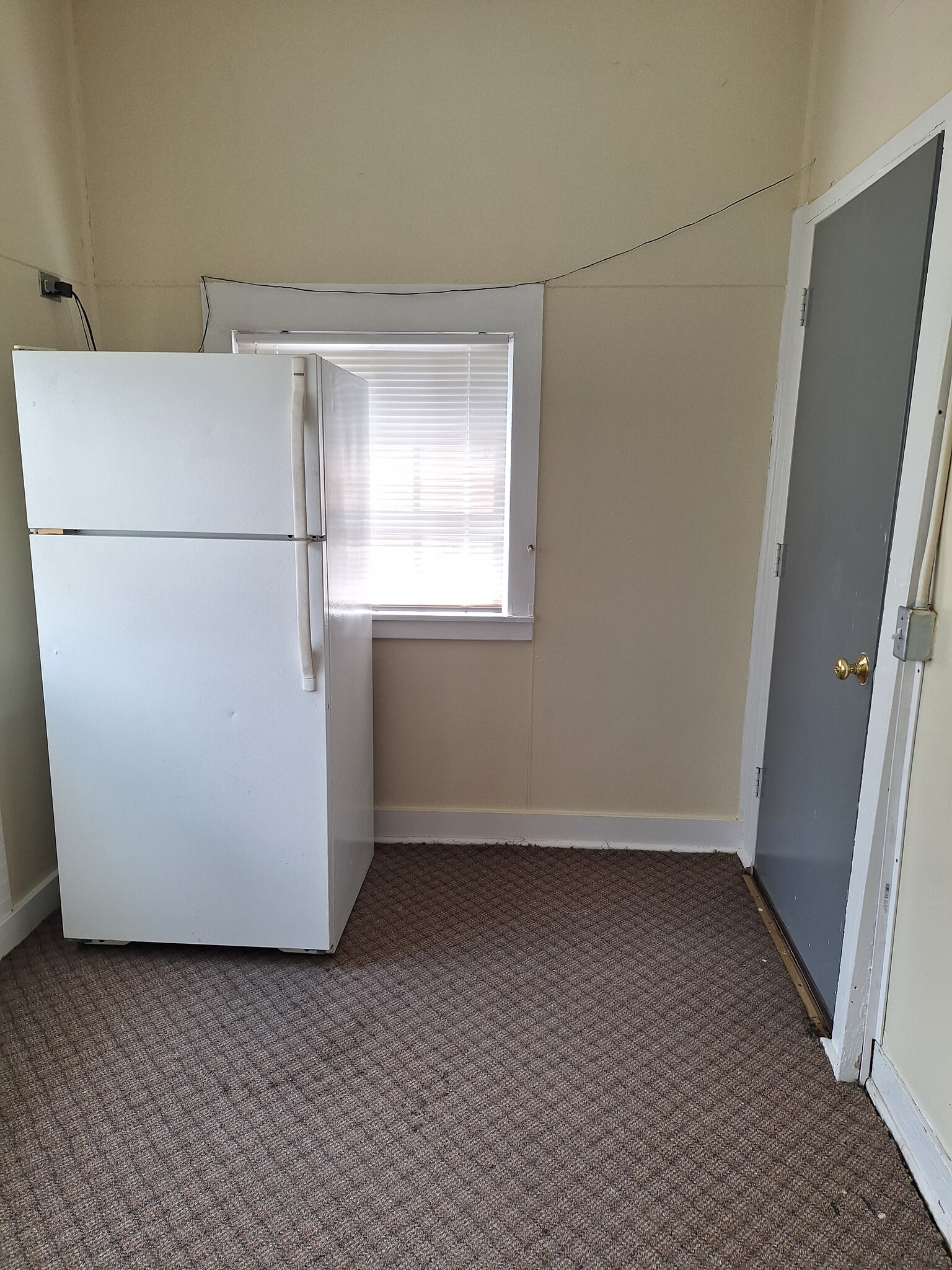 Laundry Room w/ 2nd Fridge - 1220 Louisiana St