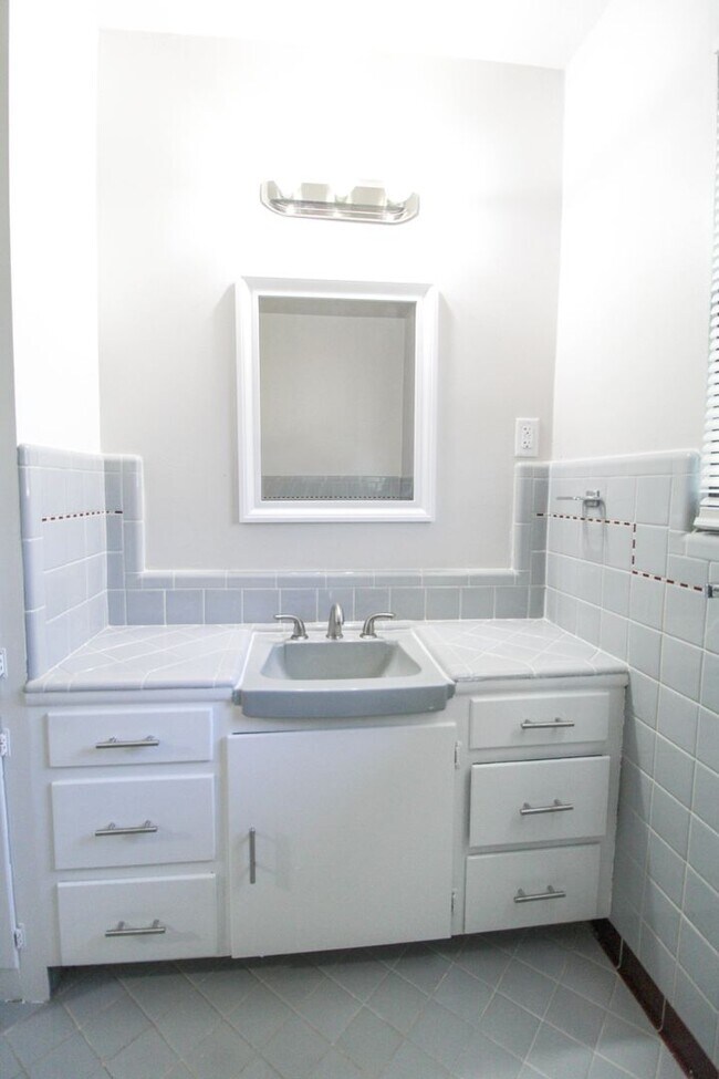 Building Photo - 434 Cosgrove St