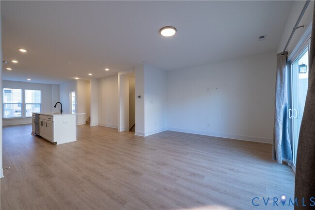 Building Photo - 15309 Sunray Aly