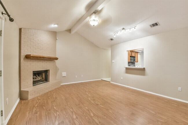 Building Photo - 20 Tulip Hill Ct