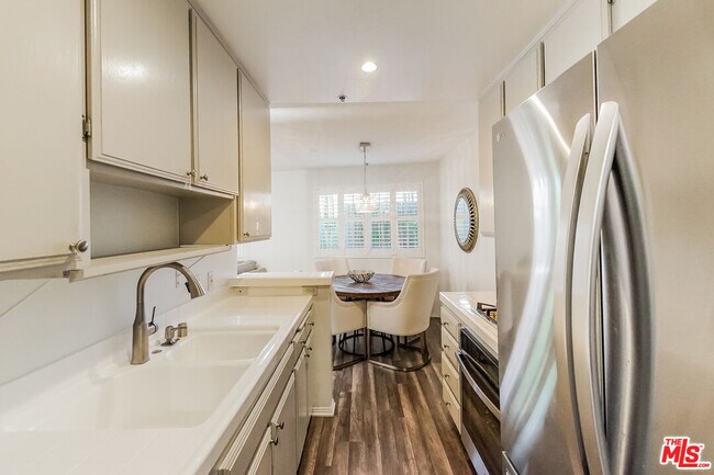 Building Photo - 4501 Cedros Ave