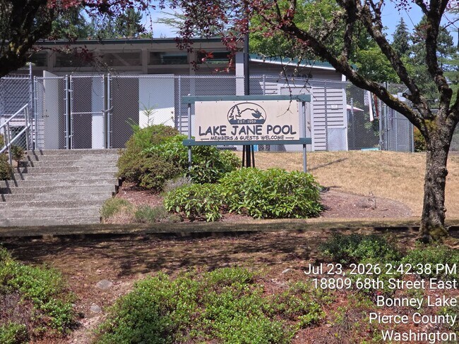 Building Photo - Bonney Lake - Lake Jane HOA - 3 bedroom 2 bathroom rambler home for rent -EV charger, Available NOW!
