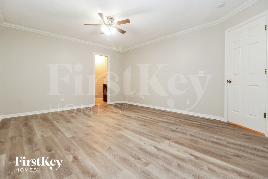 Building Photo - 7631 Tall Tree Ct