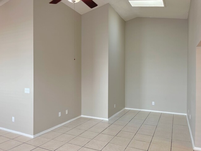 Building Photo - 2451 E Illiana St