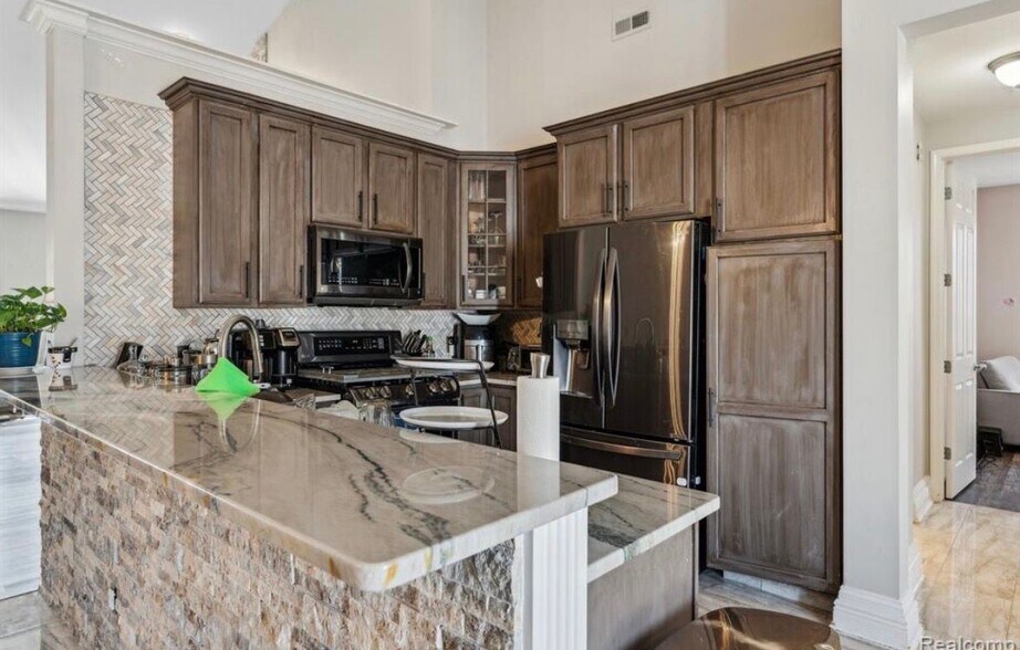 Building Photo - 370 Roosevelt St