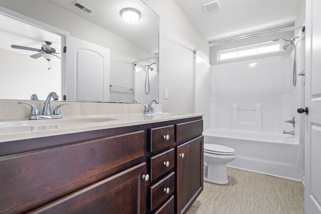 Building Photo - Justice Farm Townhome