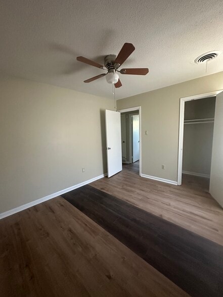 Large closet and ceiling fans - 511 Harris Estate Dr