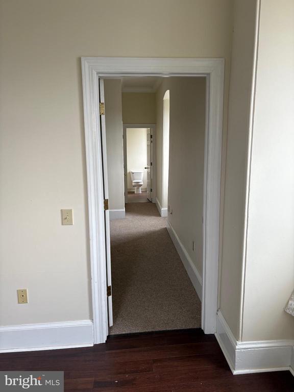 Building Photo - 10 N Main St