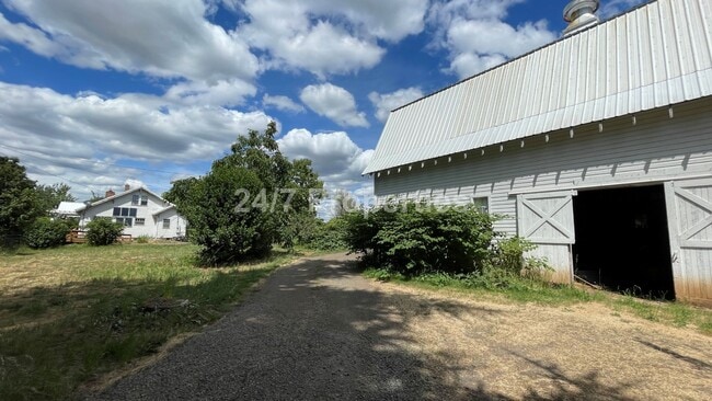 Building Photo - Rustic and Updated 3BD | 1.5 BA  Farmhouse with Large Shop!