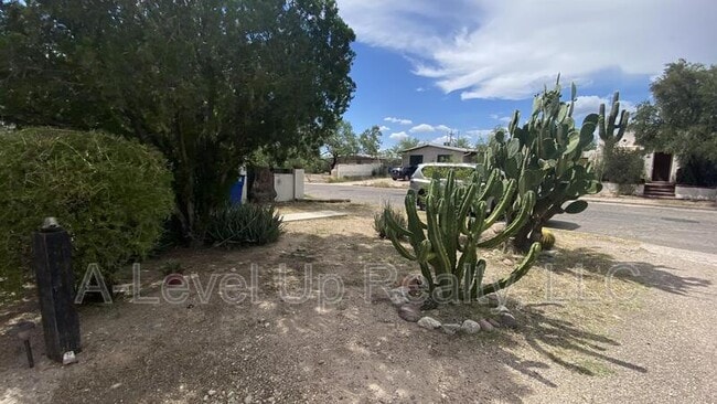 Building Photo - 316 E Elm St