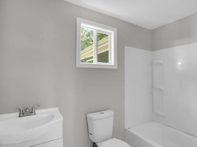 Building Photo - Ideal for Families or Roommates: 4BR/3BA Lakefront Home with Dual Private Suites