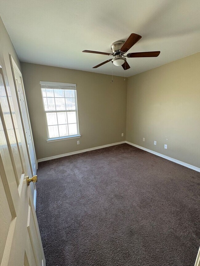 Building Photo - 118 Summerwood Dr