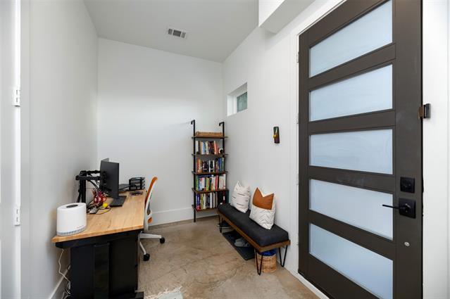 Building Photo - 4205 Roseland Ave