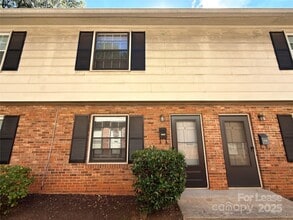 Building Photo - 2330 Kenmore Ave