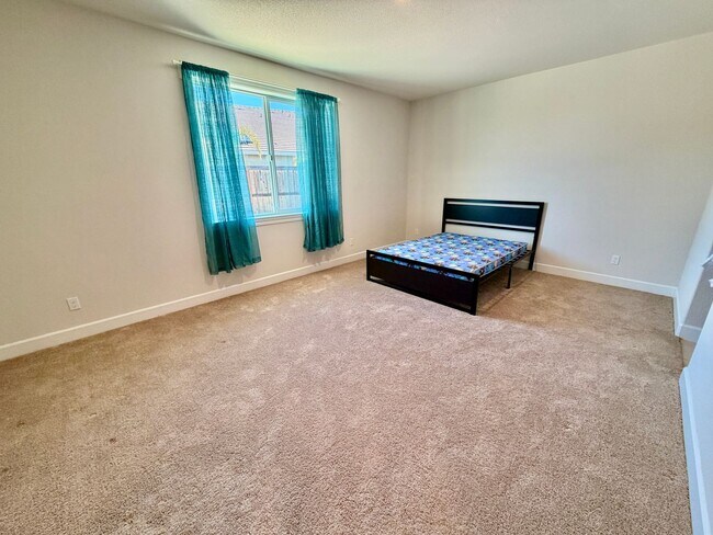 Building Photo - Vacaville 4 Bed | 3 Bath | Single-Story | 2,490 SF | Built in 2021