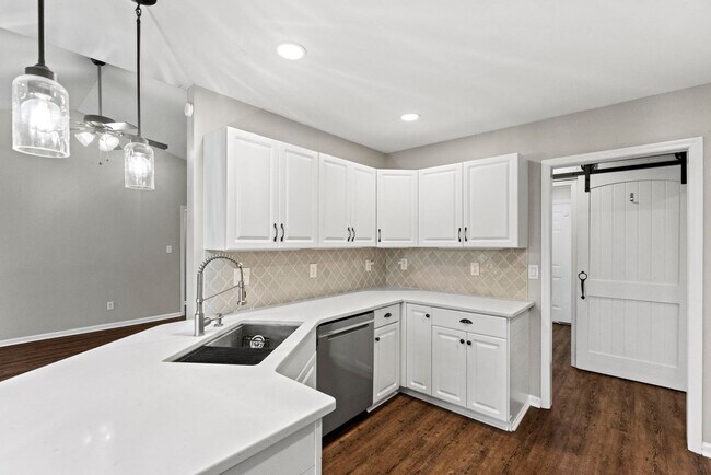 Building Photo - Swansboro Home for Rent!