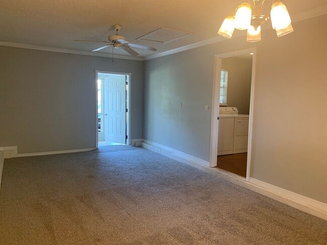 Building Photo - MOVE IN SPECIAL! Charming 3/1.5 St. Cloud Home w/ Partially Fenced Yard & Bonus Room