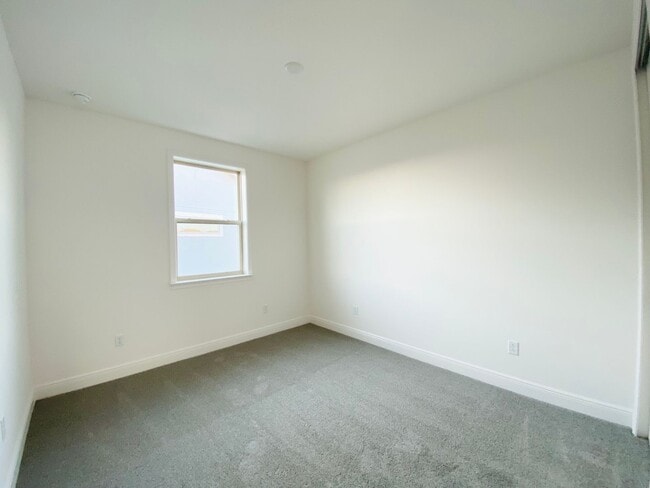 Building Photo - Eagle Creek house for Rent