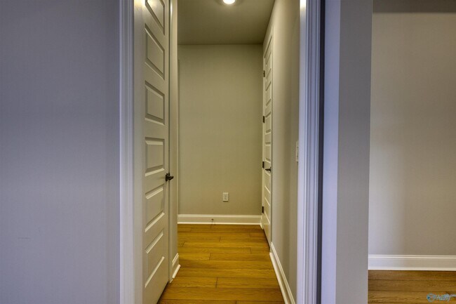 Building Photo - 190 Clift Crk Dr