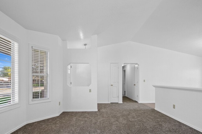 Building Photo - Lovely 3 Bedroom 2 Bath, 1350 Square Foot ...