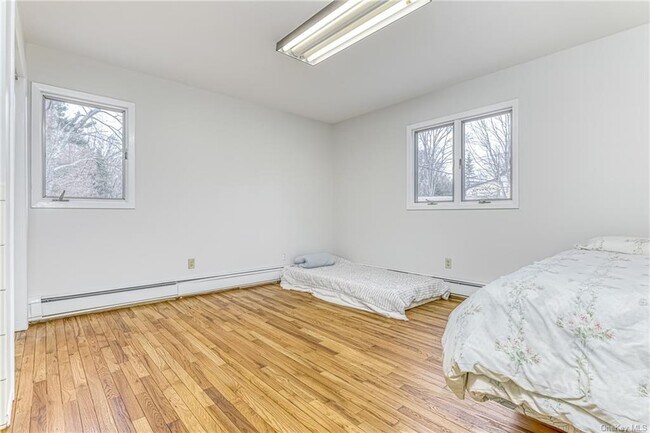 Building Photo - 9 Cloverdale Ln