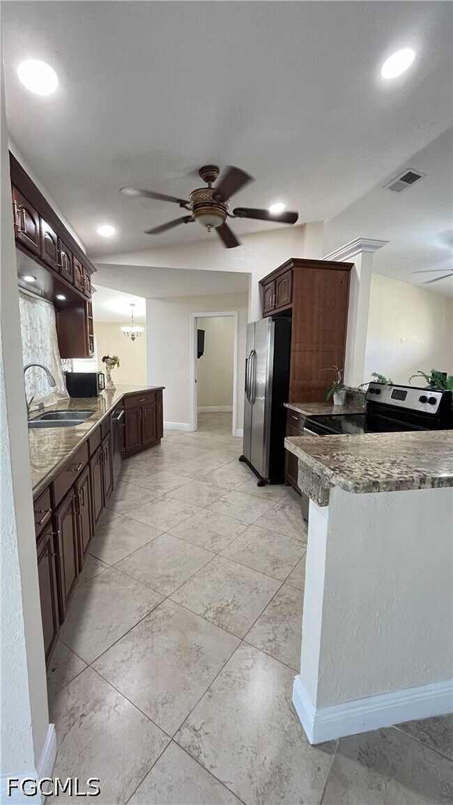 Building Photo - 213 SE 21st St