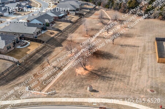 Building Photo - Stunning home in Choctaw