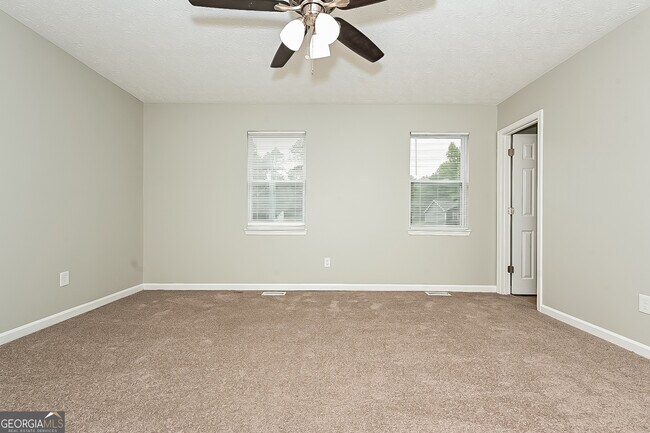Building Photo - 3042 Medina Dr