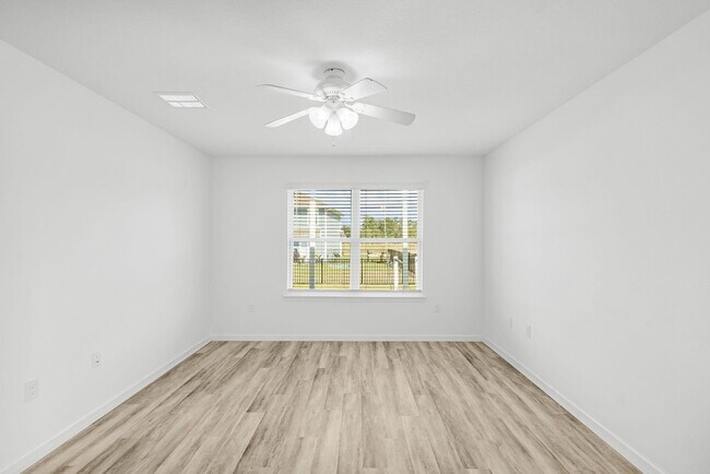 Building Photo - 39 Riverwalk Xing