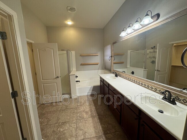 Building Photo - 21163 W Sunrise Ln