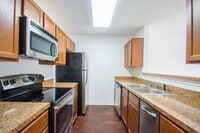 Building Photo - Charming 3-2 condo in private community wi...